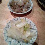 天ぷらめし 金子半之助  - 塩辛、きんぴら、白菜の漬物