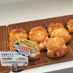 ペンギンベーカリー - 料理写真:クリームパンを購入