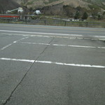 麺屋 花蔵 - 道路側の駐車場。