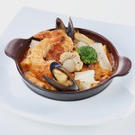 ベーカリーレストランサンマルク - 料理写真:シーフードとイセエビソースのペンネリガーテグラタン デュガスチーズ添え