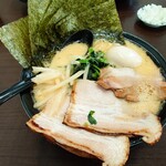 横浜家系ラーメン 龍馬家 - 料理写真: