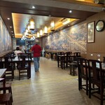 正一堂養生膳食坊 - 奥行きがﾒﾁｬ有って､広い店内。