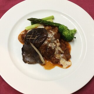 旬の味覚や黒毛和牛を堪能するコース料理。初めての方もぜひ