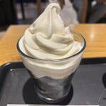 BECK'S COFFEE SHOP - 料理写真:自家製コーヒーゼリー〜ソフトクリームのせ