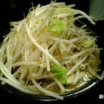 ラーメンさぶ郎 - 頼んだのは、醤油豚二枚♪野菜多め