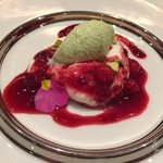 ラ・ブリック - クレームダンジュ　ベリーソース　桜のソルベ