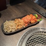 博多焼肉 玄風館 龍 - キムチ・ナムル盛り合わせ