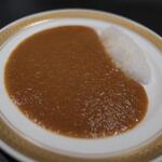 銀座 大石 - 玉ねぎのポタージュみたいな感覚で軽ーく優しいお味のマイルドカレー。これも大石独自の味。こんなカレーがあるんだ。いいぞ大石！