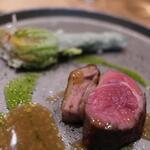 銀座 大石 - 子羊の岩塩包みで蒸し焼き。