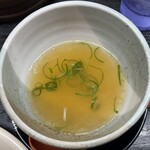 天然塩ラーメン しおはな屋 -  唐揚げ丼付属のスープ