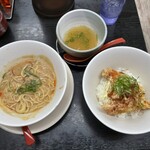 天然塩ラーメン しおはな屋 - シンプルラーメン（塩豚骨）＆ 唐揚げ丼