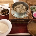 うなぎと竈いくら 山都 - 大粒牡蠣の釜めし　1580円