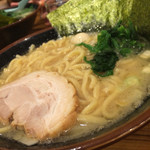 町田商店 - ラーメン700円