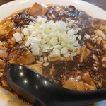 中華 臥龍梅 - 料理写真:白、黒、紅の順に辛いというが、ぜんぜん辛くない
