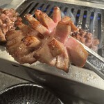 お肉一枚売りの焼肉店 焼肉とどろき - 名物厚切りタン