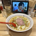 どうとんぼり神座 - 料理写真:おいしいラーメン850円&中盛150円&ハイボール430円