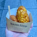 揚立屋 - 左がチーズ入り、右がとうもろこし天