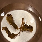 イチリン ハナレ - フィンガーボールの中はウーロン茶葉