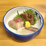 品川うお宿  - 本日の3点盛り（真鯛／鰤／メジマグロ）