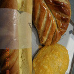 ゴントラン シェリエ 仙台店 - ショソン・オ・ポム　260円、ヴィエノワ・ミルククリーム　190円、フロマージュ　200円