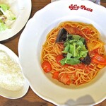 ジョリーパスタ - 料理写真:燻製ベーコンと夏野菜のトマトソース(大盛)& ふわふわチーズ