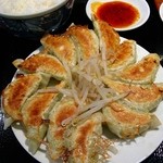 餃子中(12個)720円+ライス200円