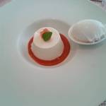 La Cuisine de KAZU - 新タマネギのババロア 完熟トマトのクーリ ポーチドエッグ添え