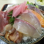 Taishuu gyoba gari - 海鮮丼･大盛　￥880（税込）