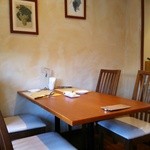ヒロッシーニ - 夕暮れ時の店内