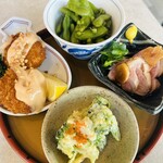とろわる - ●おばんざい4種セット1490円
エビかつ、鴨チャーシュー、実山椒漬け枝豆、ホッキ貝ブロッコリーマヨ
