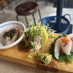 とろわる - ●刺し盛り5点セット　1390円　
いさき、鰤、鯛、鰹、カワハギの5種×2