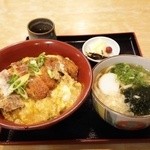 Honjin - カツ丼セット1058円 