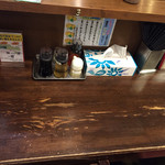 Nagasaki Ra-Men Sai Kaisei Men Jo - 店内はカウンターとテーブル、お座敷席☆彡
      結構混んでるね〜(^^ゞ