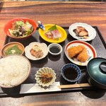 ゆるり割烹 藤茂 - お魚づくし定食