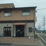 さん・さん - 店の出入口付近（駐車場から撮影）