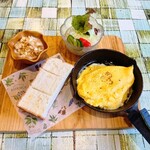 みどりの朝喫茶 - チーズスキレットオムレツモーニング