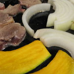 森のおはな - お狩場焼き、溶岩プレート上で焼いてます