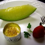 旅亭 萬葉 - 果物メロン、苺、プリュレ.JPG