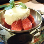 シェ・オクス - 苺のパルフェ