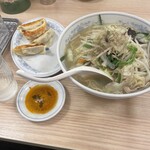 ぎょうざの満洲 - 料理写真: