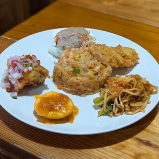 スカスカ - 料理写真:ナシゴレンチャンプル