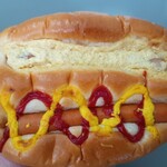 LAWSON - 料理写真:あらびきソーセージパン＆あらびきチョリソーパン　160円