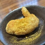 鳥たんたん - お通しのカレー味手羽先｡