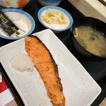 松屋 - 料理写真:炙り焼鮭朝定食 牛皿/小盛