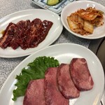 幸楽園 - ハラミ、白菜キムチ、上タン塩