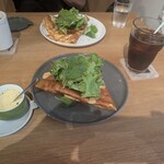 passage 6-102 - チョリソーサラミのランチセット　　奥は相方のコンプレットのランチセット