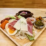 タモーチェ - 1650円：3種コンボのトルティーヤ
・ソーセージ
・豚肉+炒め野菜、葱香味ソース
・12ケ熟成ハモンセラーノ、本日のチーズ