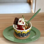 アニーのアイスクリーム屋さん - おまかせパフェ盛り1000円