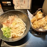 讃岐うどんと地鶏丼の店 香房 - 料理写真:温かいかしわ天ぶっかけ5個、中盛り