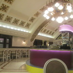 シャンデリア テーブル - 綺麗な店内